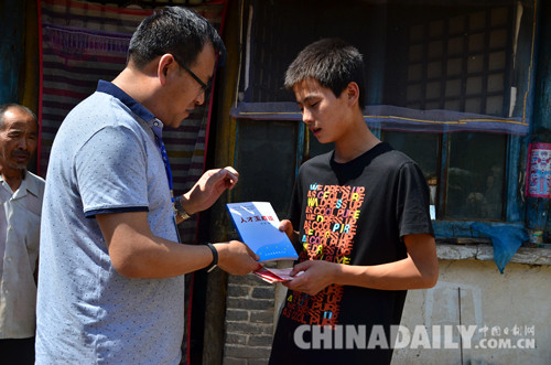 火紅七月 黨旗飄揚 淶源縣助學在行動