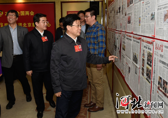 趙克志張慶偉看望參加全國兩會報道的新聞工作者