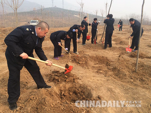 創建文明城市 石家莊南焦客運站開展義務植樹活動