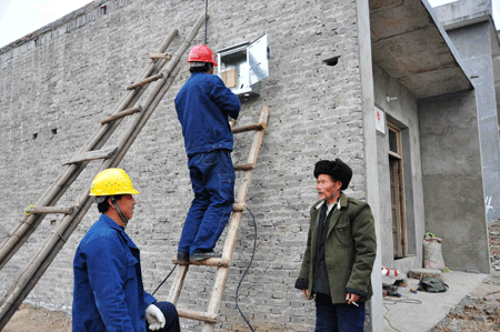 南陽高新區(qū)供電分局為“五保”老人免費(fèi)接電