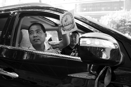 鄭州300多輛私家車可免費搭乘 多數人選擇不信任