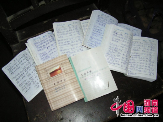 信陽老人精心照料癱瘓妻子 5年間書寫千篇護理日記