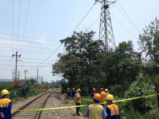 鄭州鐵路局沿線安全宣傳輔導站成立 愛護鐵路從小做起