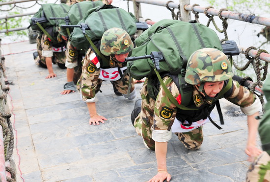 武警湖北總隊開展特戰(zhàn)集訓（圖）