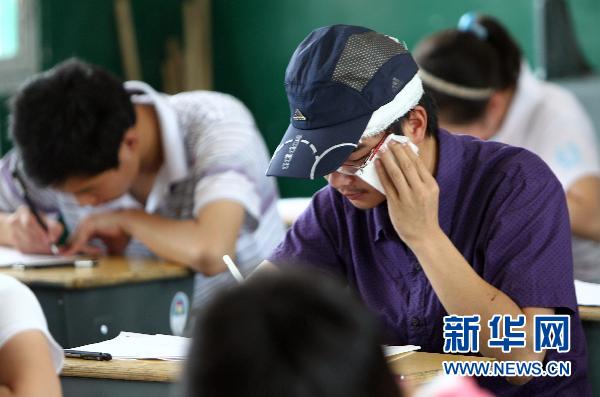 湖北竹溪一考生重大車禍蘇醒后堅持赴考（圖）