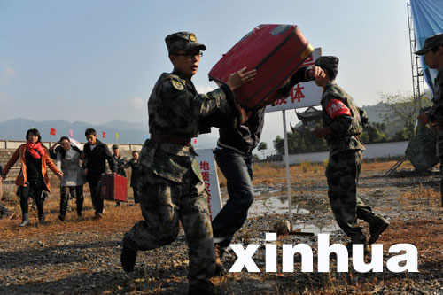 十二問(wèn)三峽工程 專訪水利部長(zhǎng)江水利委員會(huì)主任蔡其華