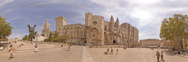 法國駐武漢總領館“年度大戲”：發微博，實現你的法國夢