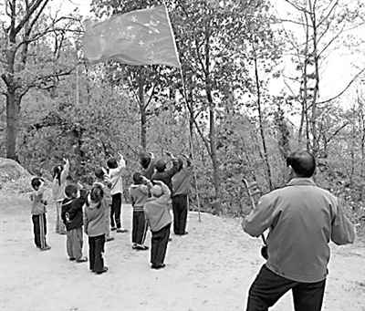 「身邊的感動」秦嶺深處，二胡奏響國歌