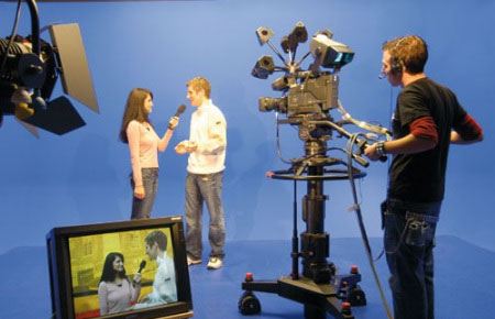 各行業(yè)年終獎(jiǎng)盤點(diǎn):有的發(fā)奔馳車 有的發(fā)衛(wèi)生巾