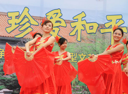 長春：舉行千人文藝匯演紀念抗日戰爭勝利66周年