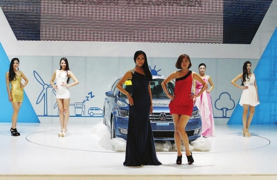 汽博直通車：車輛停放有規矩　優質服務踐于行　8條公交線路通展會