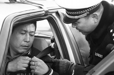 長春機動車駕駛員、乘客不系安全帶將被罰款50元