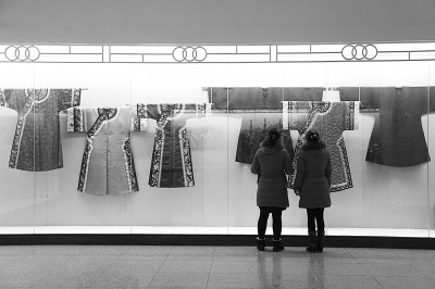 百件滿(mǎn)服亮相省博物院 1月底前市民可免費(fèi)參觀