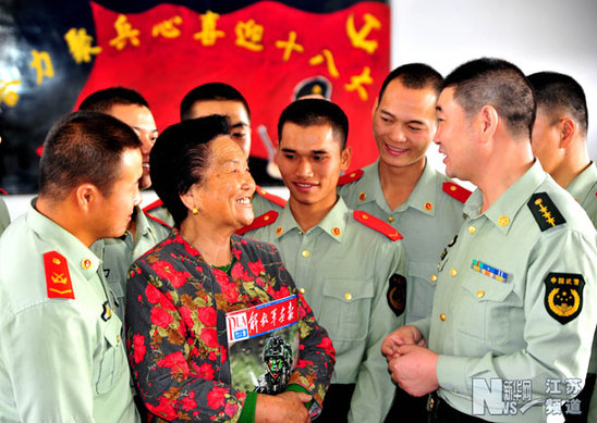 當好忠誠衛士 喜迎十八大召開