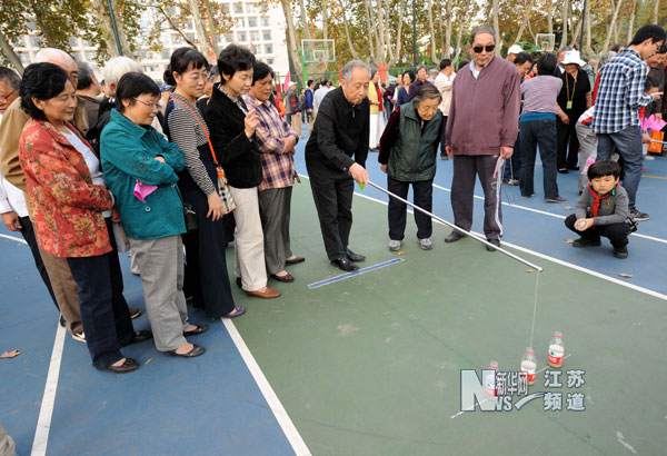 南京：退休老教師開心過重陽