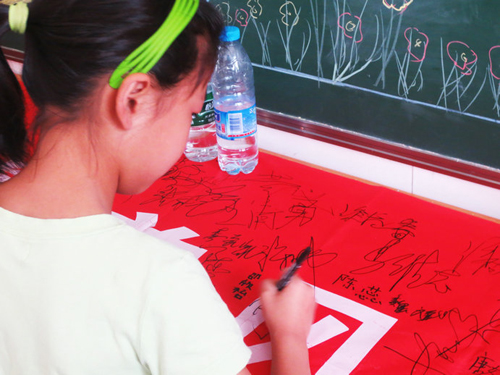 大學生走進小學普及環保知識