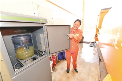 用手機遙控給公廁除臭 南京將全市推廣“飄香廁所”