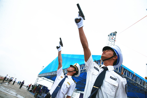 南黃海舉行大規模海上搜救綜合演習