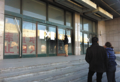 有消防隱患機(jī)電城被查封 貨取不出來業(yè)戶們真著急