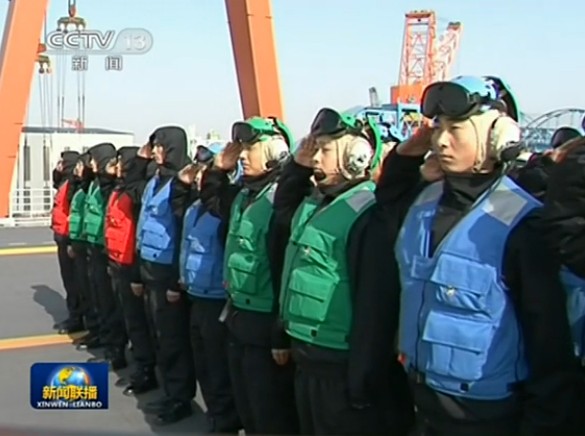 向英雄致敬！遼寧艦鳴笛哀悼殲15負責人羅陽