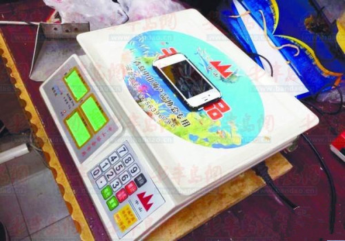 “老工商”曲樂勇成了中山路的“放心秤”