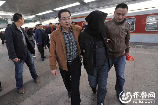 濟南現保險柜撬盜團伙涉案近百萬 40秒完成撬柜取錢