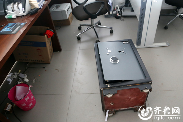 濟南現保險柜撬盜團伙涉案近百萬 40秒完成撬柜取錢