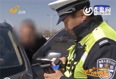 德州：八項違規集于一車 “最牛司機”被罰一萬多