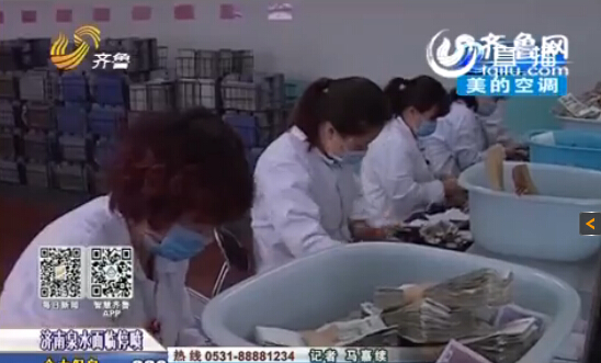 青島退休職工領(lǐng)獨(dú)生子女費(fèi) 收來(lái)20斤8000元零錢