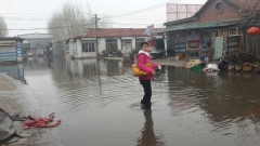 濟(jì)南一條10米寬?cǎi)R路逢雨必淹 市民調(diào)侃“來(lái)看海”