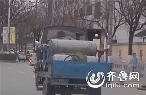 濟寧摩托三輪車違法拉載危險品 司機大哭逃避處罰
