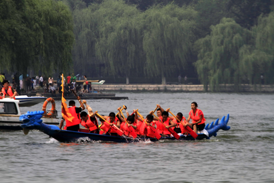 濟南大明湖舉行端午節龍舟大賽