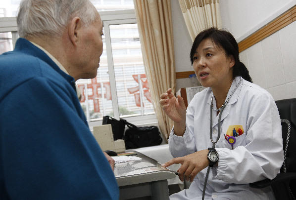 上海浦東推行全科醫生服務社區模式 近50萬戶家庭受益