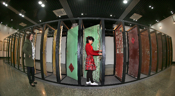 行為裝置藝術《19道門》呼吁關注殘疾兒童