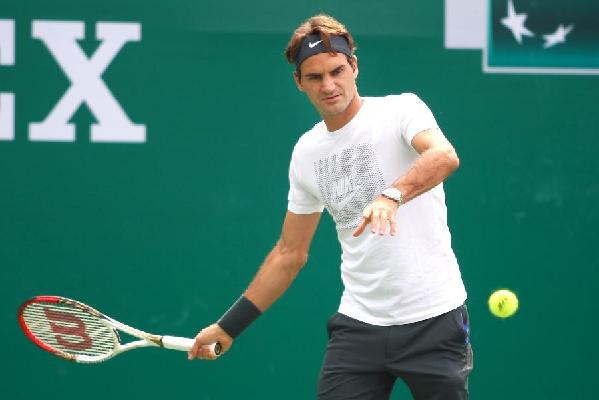 網球——上海網球大師賽：費德勒備戰