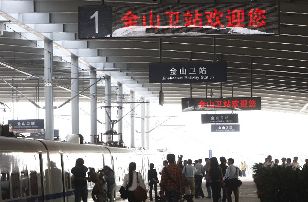 上海將開(kāi)通首條市域鐵路 市民可刷公交卡乘坐