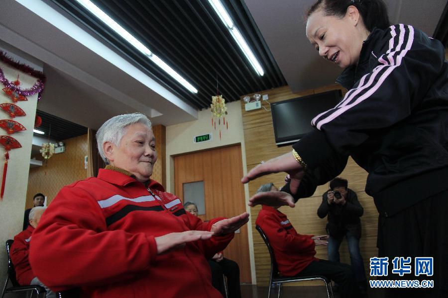 25式關(guān)節(jié)保健操走進(jìn)社會(huì)福利院