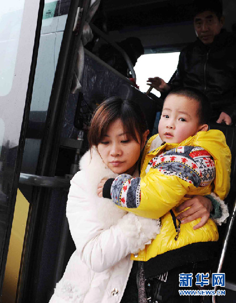 上海：各大長途客運站迎來返滬客流高峰