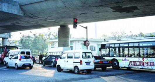 電子警察路口揪尾巴全市推廣 將罰款200元記2分