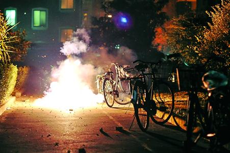 滬嚴(yán)格管控?zé)熁ū袷鄯?已收繳9000箱非法產(chǎn)品