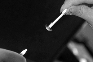 網傳美瞳片熔化致盲 經實驗證明傳言不靠譜