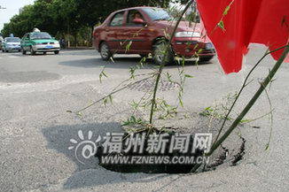 “住行安全”引關注：各地城市道路接連塌陷(組圖)