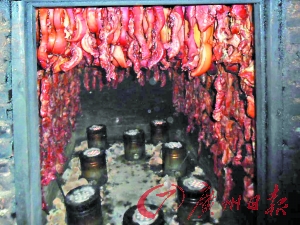 廣州查獲制毒臘肉窩點 敵百蟲加著色劑熏制臘肉