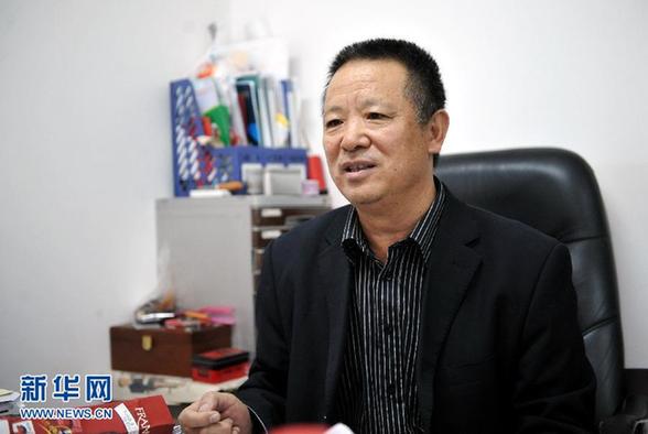 深圳農(nóng)民工“裸體討薪” 新華社記者深入調(diào)查