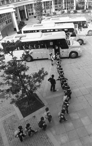 國家標準委：新校車安全標準沒照搬美國標準