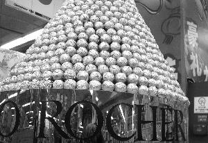 名牌巧克力頻生蟲(chóng)：高價(jià)費(fèi)列羅被曝爬出蛆蟲(chóng)