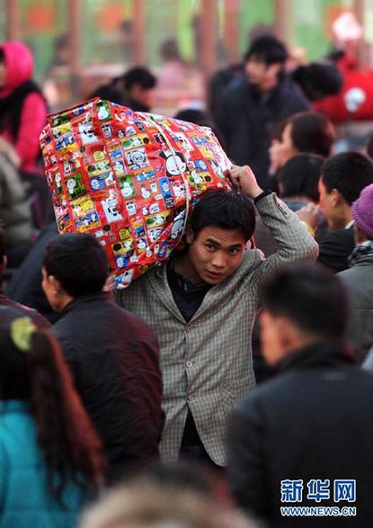 各地迎來(lái)節(jié)后新一輪返程客流高峰