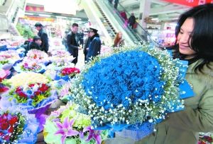 情人節(jié)變“情人劫”禮品瘋漲 藍(lán)色妖姬價(jià)翻5倍