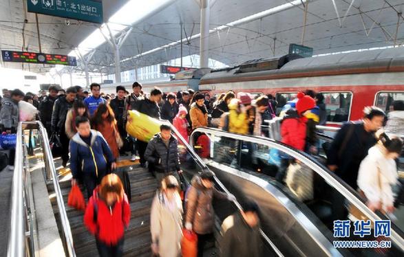 2012鐵路春運(yùn)今日結(jié)束 共發(fā)送旅客超2.35億人次