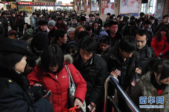2012鐵路春運(yùn)今日結(jié)束 共發(fā)送旅客超2.35億人次